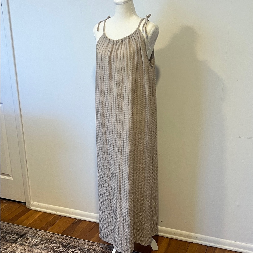 H&M Beige Textured Tie-Shoulder Maxi Dress. Lightweight material. Womens Small.